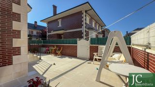 Chalet en venta en Laredo