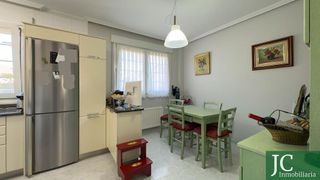 Chalet en venta en Laredo