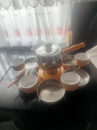 Juego Fondue Completo con Tazas y Tenedores