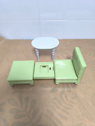 Mesa y sillones casita de muñecas