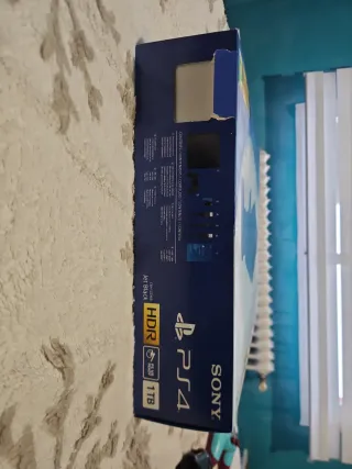 PS4 (PlayStation 4) con 3 controller e giochi