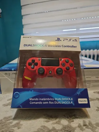 PS4 (PlayStation 4) con 3 controller e giochi