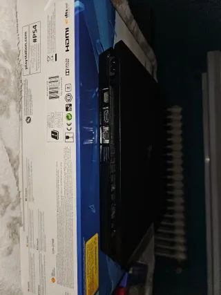 PS4 (PlayStation 4) con 3 controller e giochi