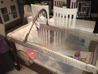 Parque cuna infantil gris con estrellas de Jane