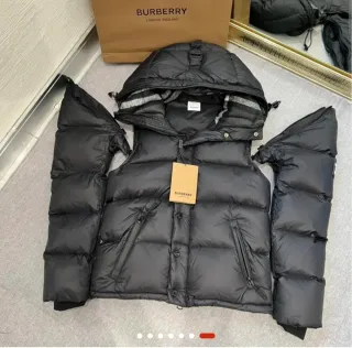 Plumón Burberry Negro. CNfans