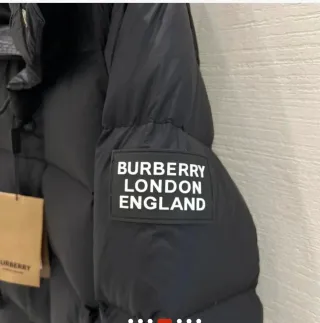 Plumón Burberry Negro. CNfans