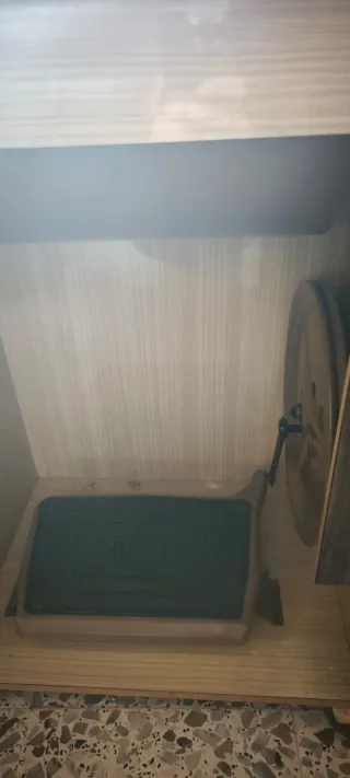 Mueble y máquina de coser Alfa