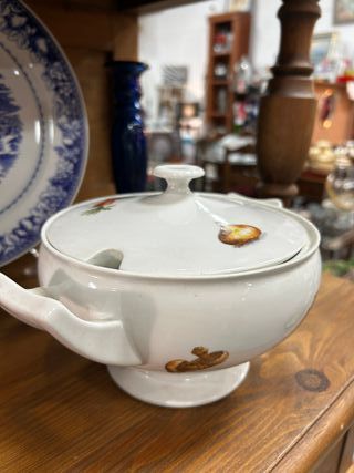 Sopera cerámica decorada motivos vegetales