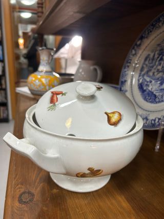 Sopera cerámica decorada motivos vegetales