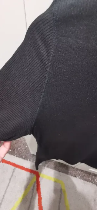 Camiseta brillante semitransparente negra