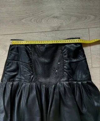 Talla 38 - Falda midi de piel negra vintage