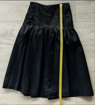 Talla 38 - Falda midi de piel negra vintage