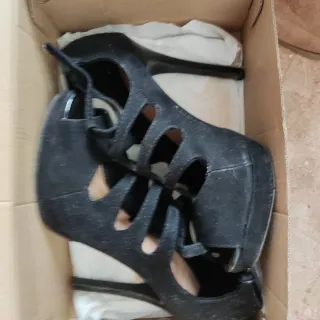 Zapatos de tacón alto negros