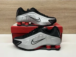 Nike Shox R4 Zapatillas Negras y Plateadas
