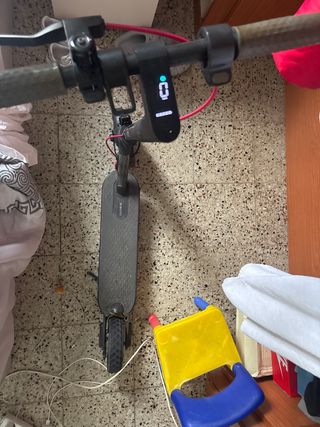 Patinete Xiaomi con cargador