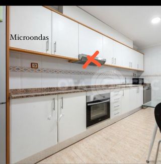 Muebles de cocina blancos y marrones