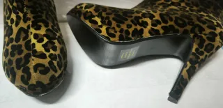 Botines de tacón con estampado de leopardo