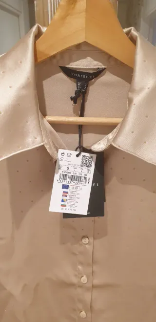 Rebajada 65%‼️Camisa satinada beige