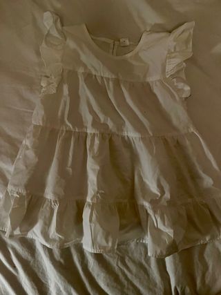 Blusa blanca con volantes