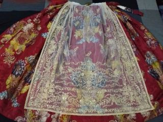 Traje de Fallera manga larga color Borgoña