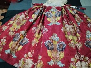 Traje de Fallera manga larga color Borgoña