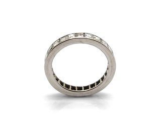 alianza oro 18k con piedra con diamante