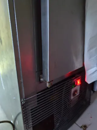 Cámara frigorífica expositora, funcionando