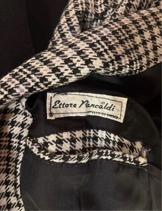 Giacca a quadri bianca e nera