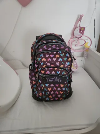 Mochila Totto con ruedas y estampado de corazones