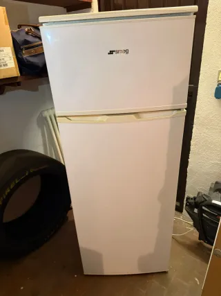 Frigorifero Smeg bianco con freezer