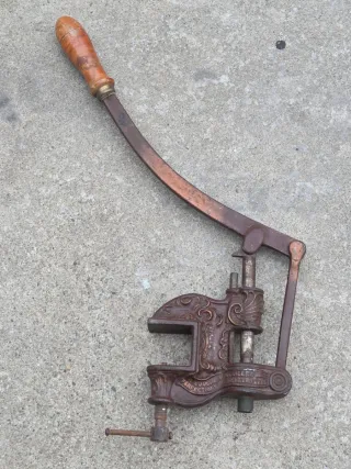 Encorchadora Antigua Hierro sobre 1912