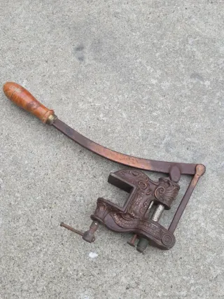 Encorchadora Antigua Hierro sobre 1912