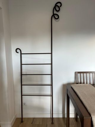 Toallero de hierro forjado con diseño espiral