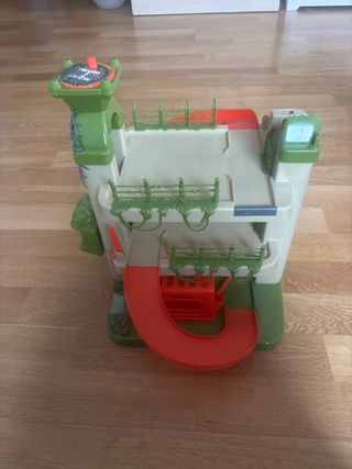 Parking de coches de juguete