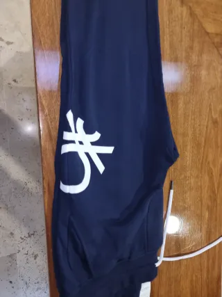 Pantalón de chándal Benetton azu/PRECIO 45 EN TIEN