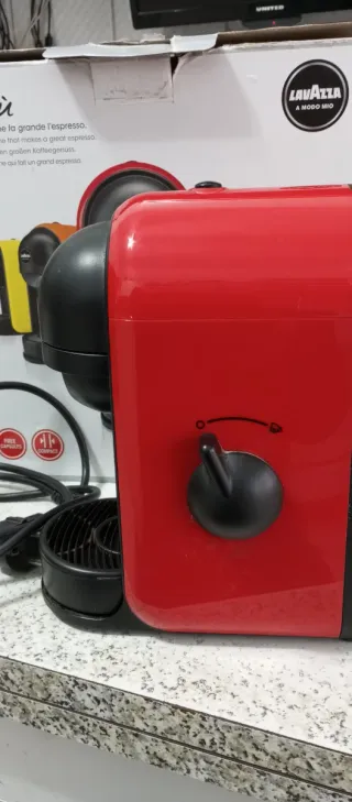Macchina caffè Lavazza a modo mio rossa