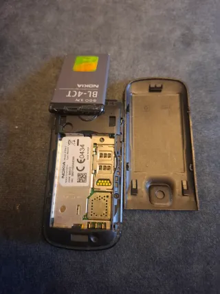 Nokia 2720a-2 Negro/Plata