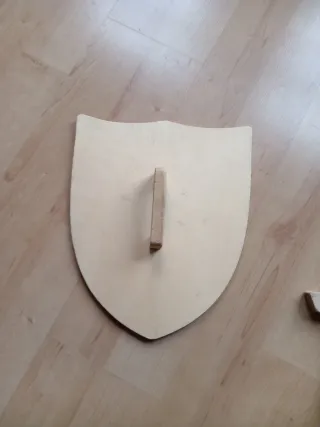 Espada y escudo de madera