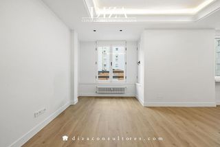 Piso en alquiler en Almagro en Madrid