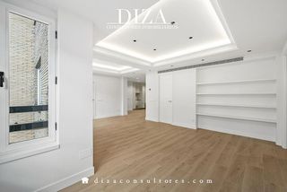 Piso en alquiler en Almagro en Madrid