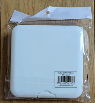 Caja decorada con besos y corazones