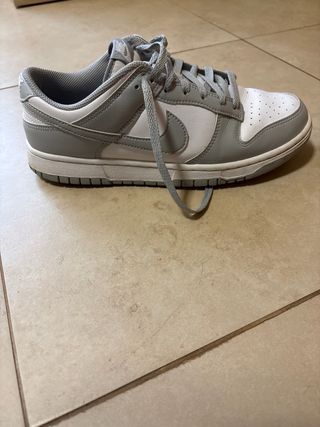 Zapatillas Nike Blancas y Grises