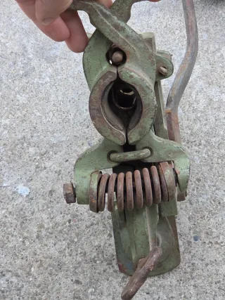 Antigua encorchadora americana de vino