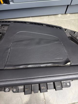 Salpicadero Porsche 911 992 para reparar.