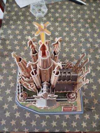 Puzzle 3D Ravensburger y cartón pluma