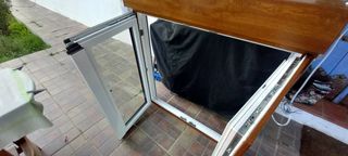 Ventana PVC con persiana motorizada