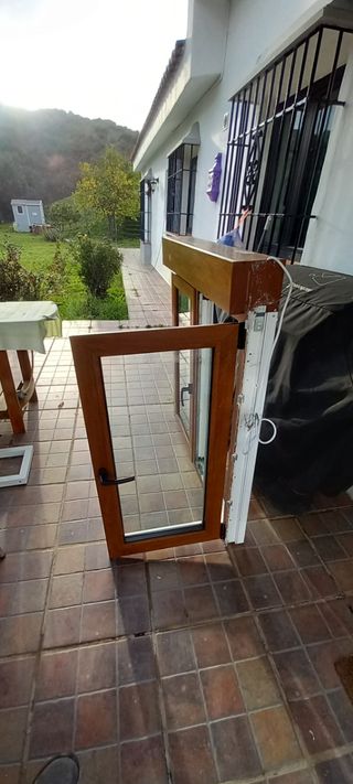 Ventana PVC con persiana motorizada