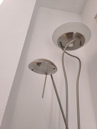 Lámpara de pie regulable plata