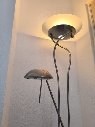 Lámpara de pie regulable plata