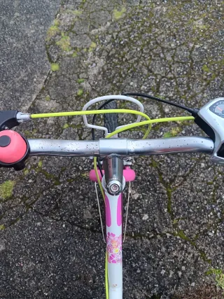 Bicicletta per bambini rosa e bianca